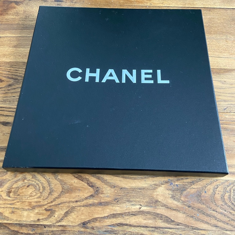 CHANEL - Picture 9 of 10